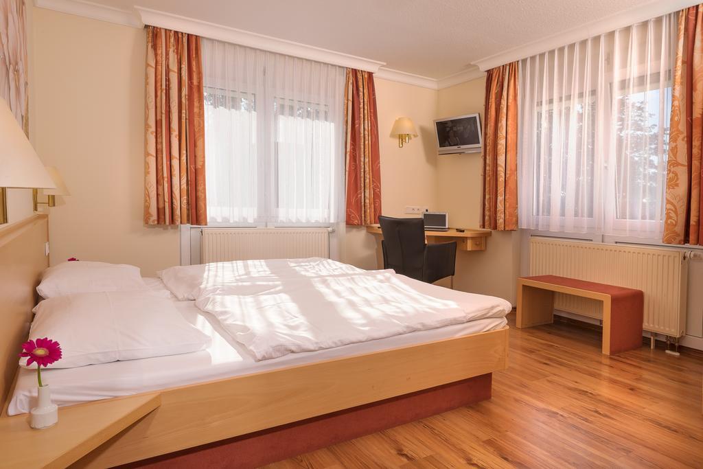 Hotel Heuboden Умкірх Екстер'єр фото